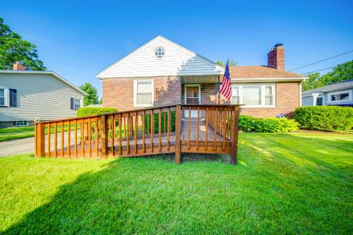 Ashtabula House | < 1 Mi to Lake Erie: Ashtabula Hideaway!