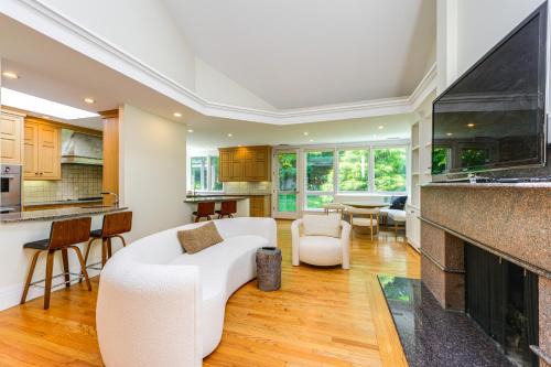 Weston Apartment | 18 Mi to Boston - Stylish Unit in Upscale Enclave!