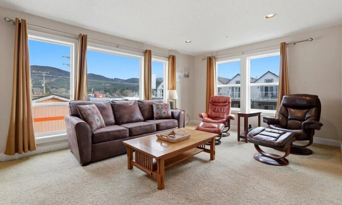 Rockaway Beach Apartment | 2 Bedroom Condo in the Heart of Rockaway Beach