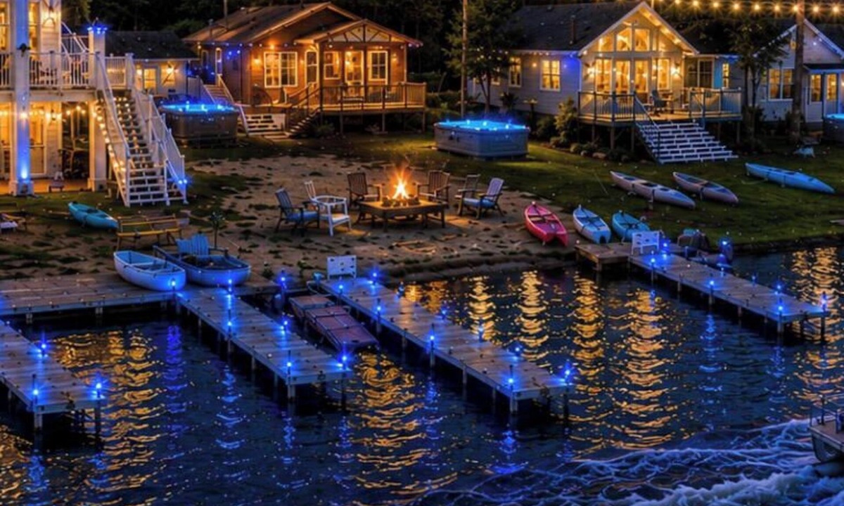 Alto House | 2 Campau Lake Cottages | Spa, Lake Access & Space