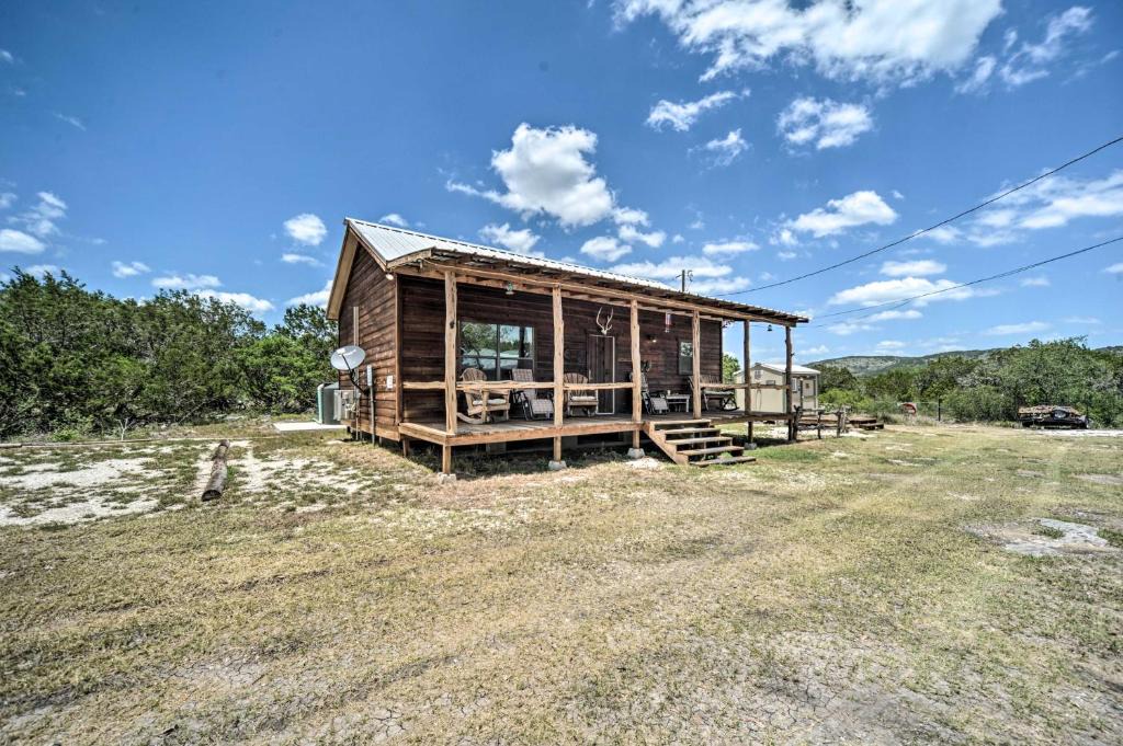 Sabinal House | 2 Rustic Cabins w/Porches on Remote Ranch!