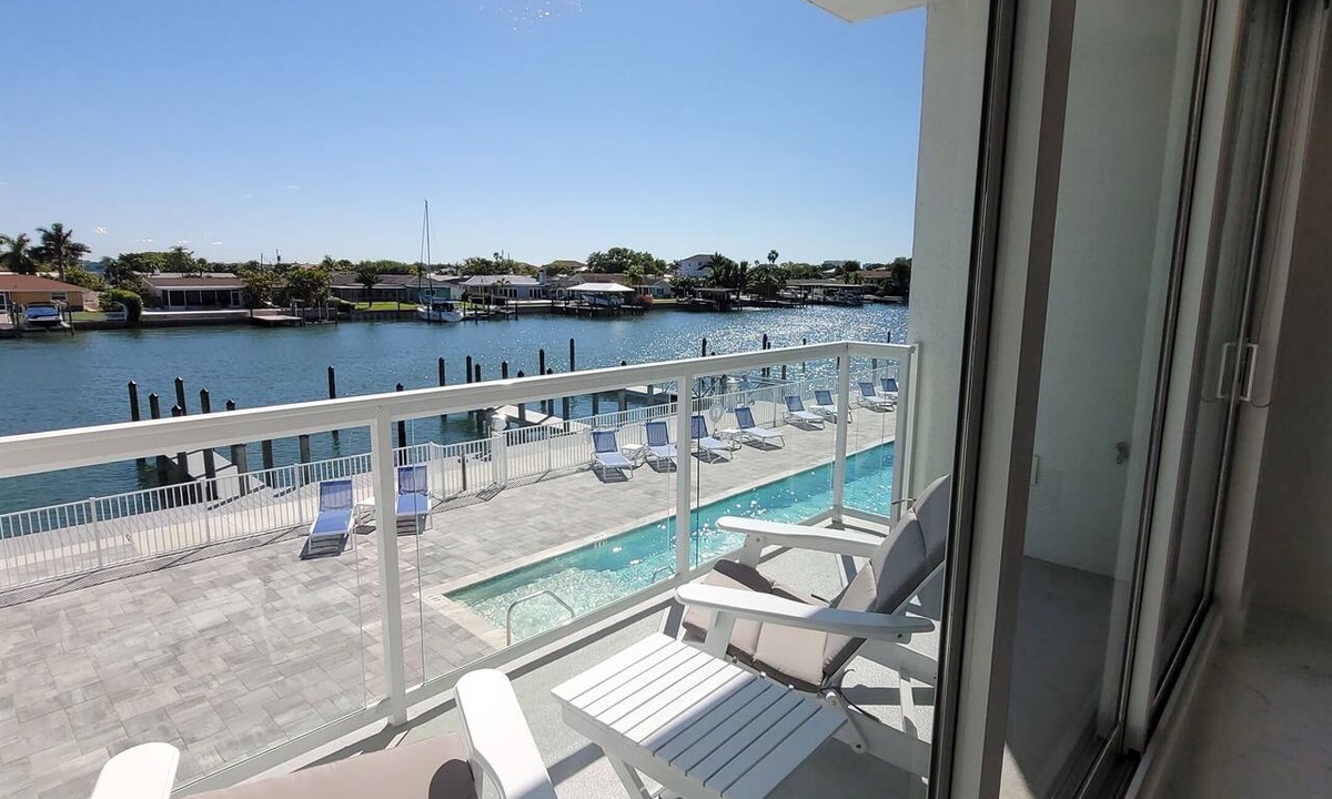 Island Estate Condo | 204, Water View-Clearwater Bch in 6 min, Pool/Gym
