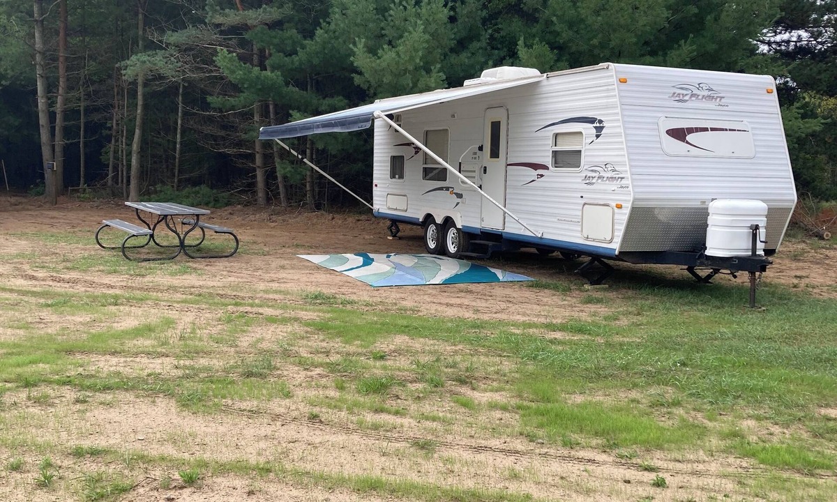 Interlochen RV Rental | 29 ft travel trailer on private campground sleeps 7 in Interlochen