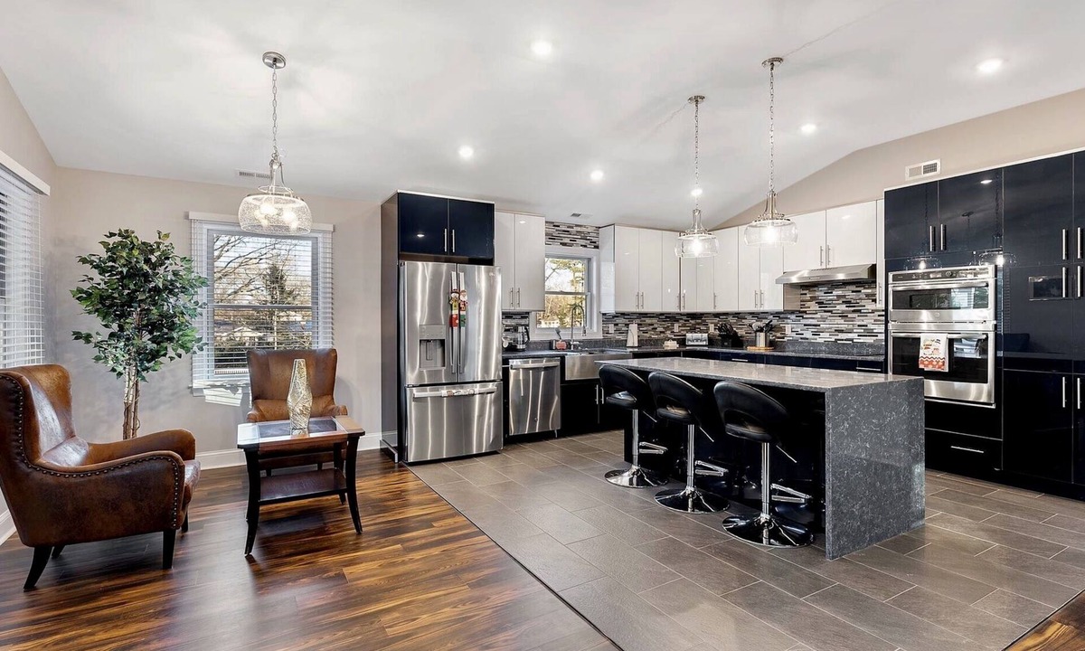 Cape May Court House Apartment | 3,000 sq.ft. 8 Guests, 3-Bed, 3-Bath, Pool, Spa, Outdoor Kitchen, Gardens, WiFi.