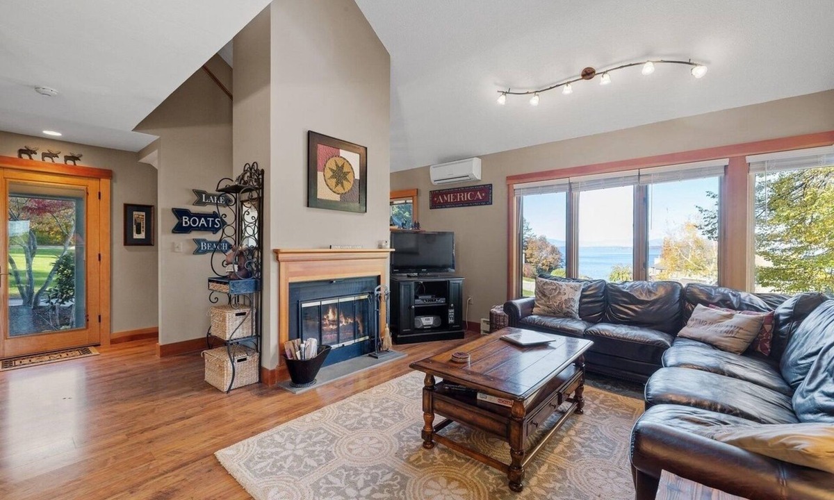 Gilford House | 3 Bedroom lakeview townhouse!