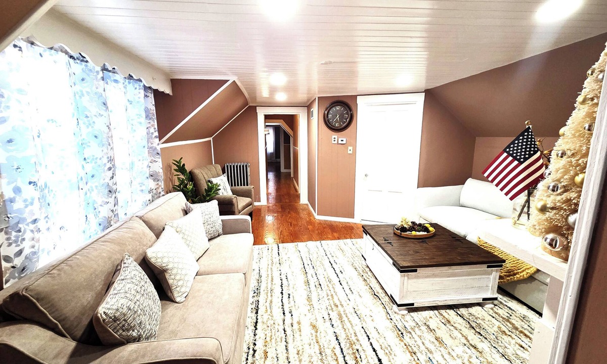 Stoughton Apartment | 3-bedroom Luxury Loft Family-Friendly Home + Free Parking - 9 Guests
