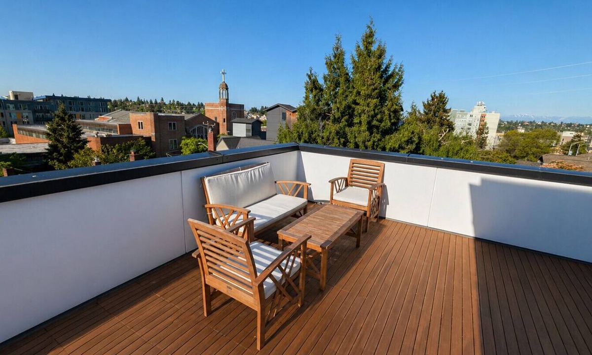Roosevelt Villa | 3BR 2.5BA Rooftop View Green Lake Hideaway