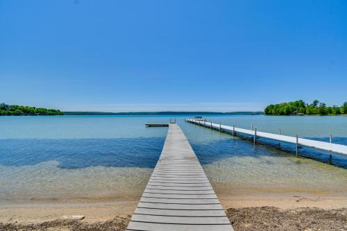 Maple City House | ~ 4,000 Sq Ft Cabin on Glen Lake: Deck & Views!