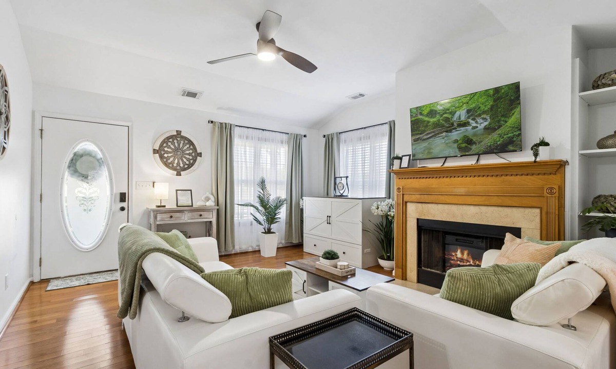 Cartersville House | 4 Minutes to LakePoint Sports Complex/King Bed/Fenced Yard