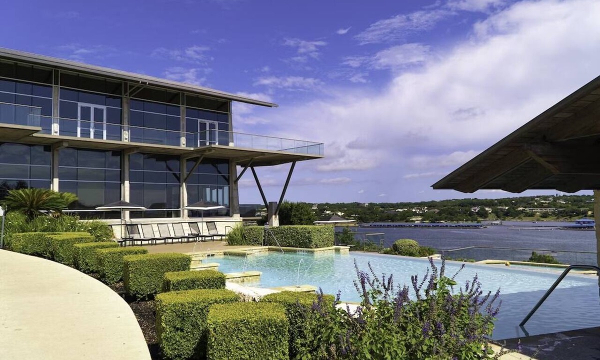 Lakeway Hotel | A Place You'll Surely Enjoy! 3 Convenient Units, Outdoor Pool!