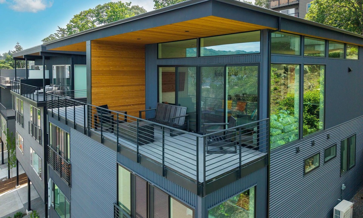 Hood River House | Amazing view, luxury home, multi-level w/an elevator