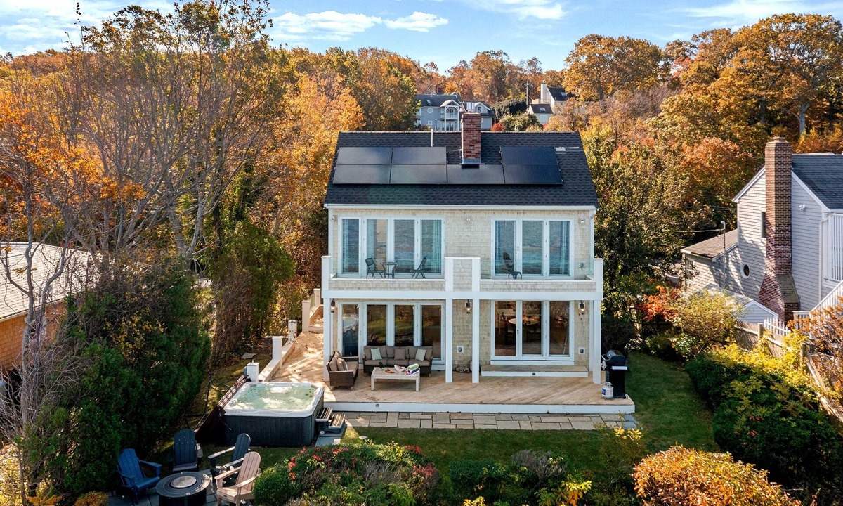 Plymouth House | Amazing Water views! Ocean front, HotTub & More!