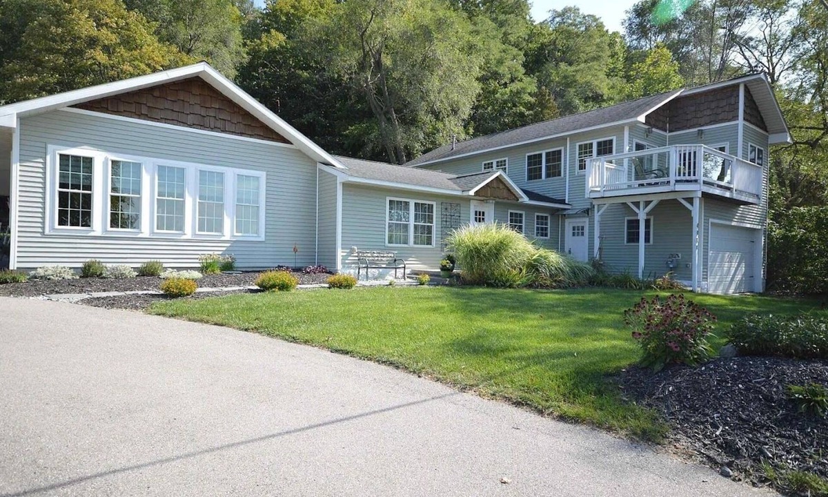 Holiday Hills Ski Chalet | An exceptional Northern Michigan retreat designed for family on the Lake MI