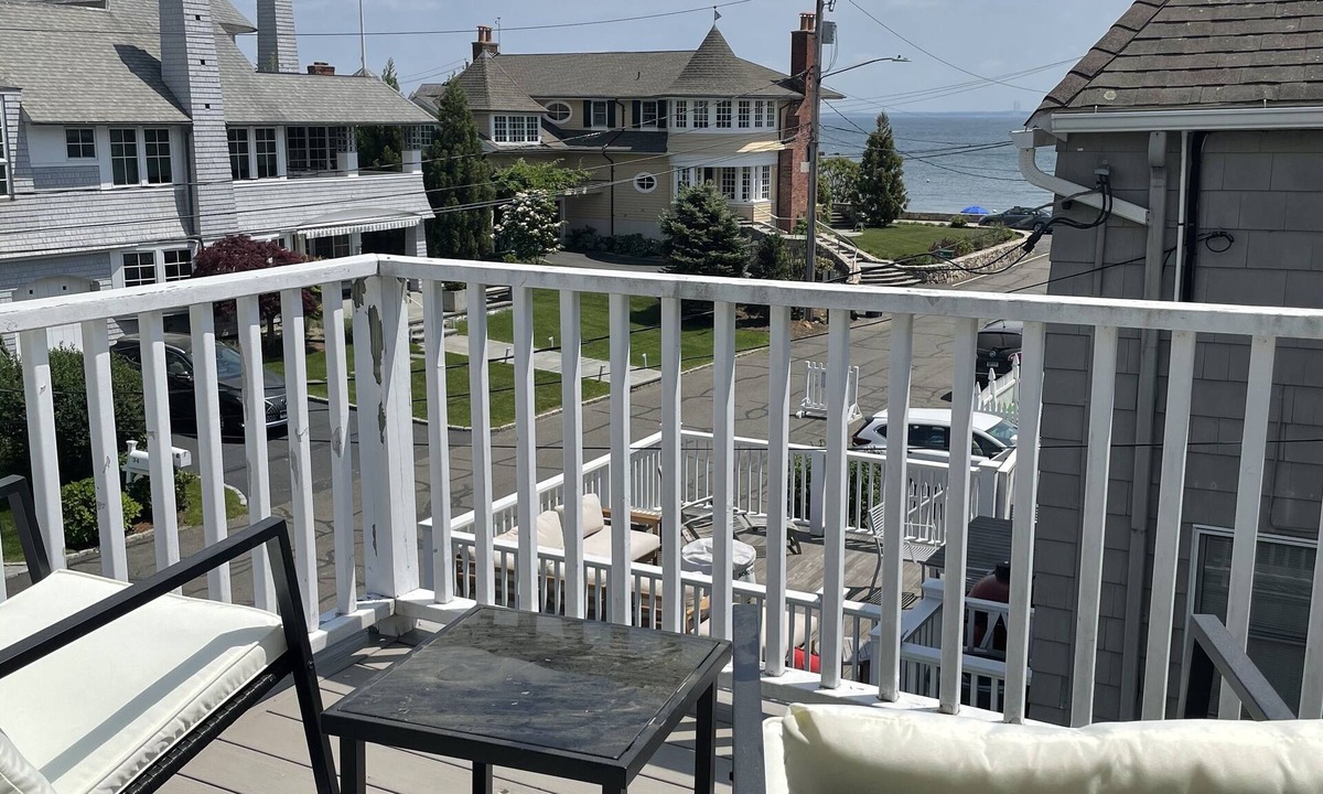 Rowayton House | August Rental! - Rowayton house steps away from private beach