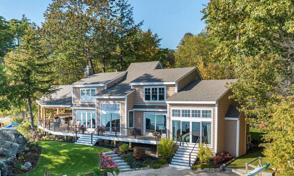 Moultonborough House | AUGUST SPECIAL RATES Lakefront Home with Beach and Outdoor Living Sleeps 15
