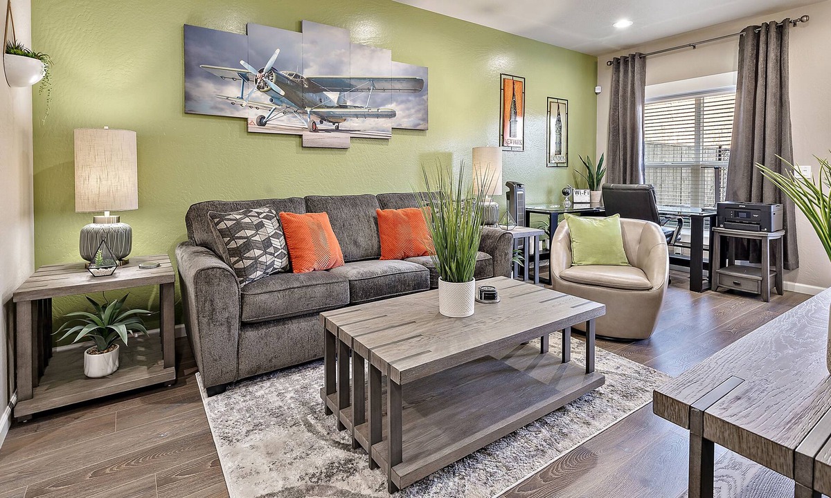 Medford House | Aviator-Themed, Fastest WiFi, 2 King Beds Home