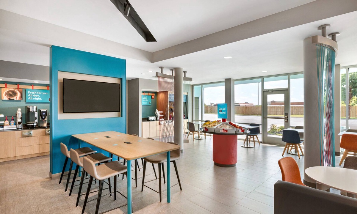 Warren Hotel | avid hotel Detroit Warren by IHG