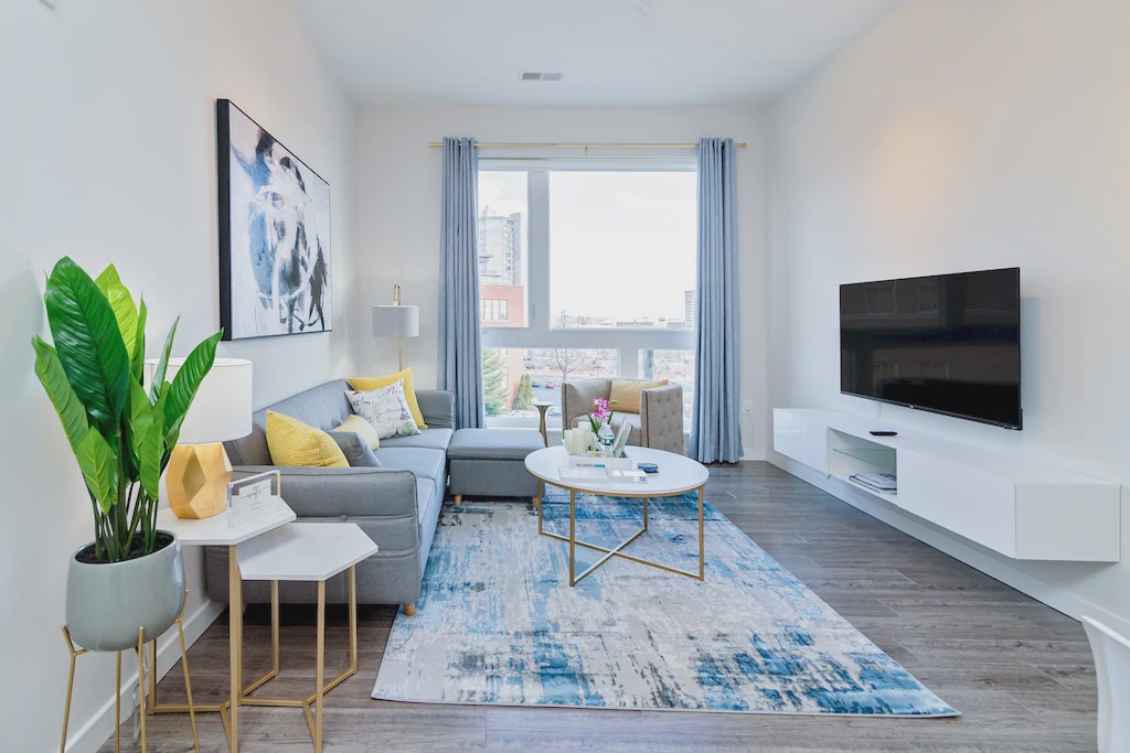 The Hill Apartment | Award-Winning Apt w/ Parking & Gym | Downtown at Yale