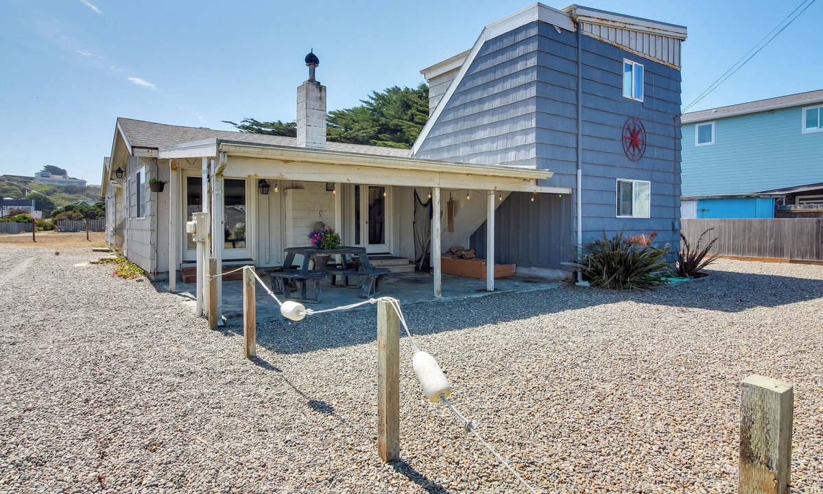 Bandon House | Bandon Home w/Patio, Steps to South Jetty Park