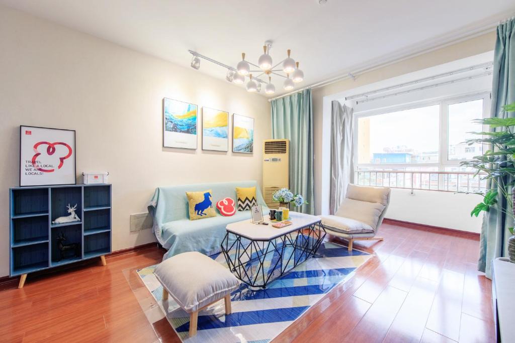 Shopping Locals | Jingxiu District