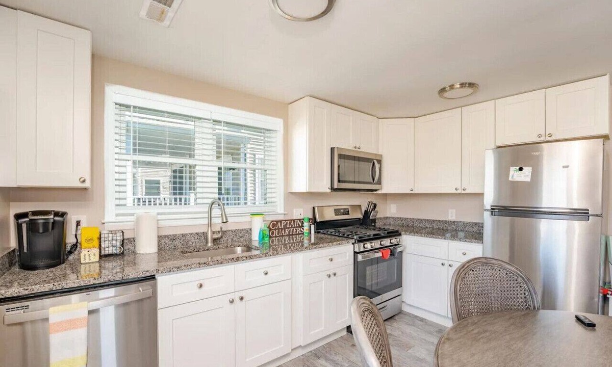 Brigantine Apartment | Beach Bliss! | 1 Block From Beach | Upstairs Unit