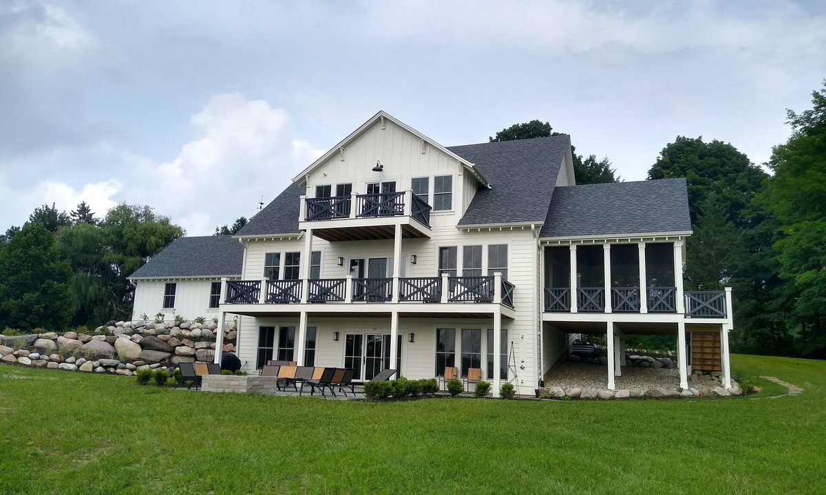 Riverside House | Beach Breeze-LAKEFRONT HOME-Private Beach-Porch-Deck-Firepit-5BR Ensuite-Hot Tub