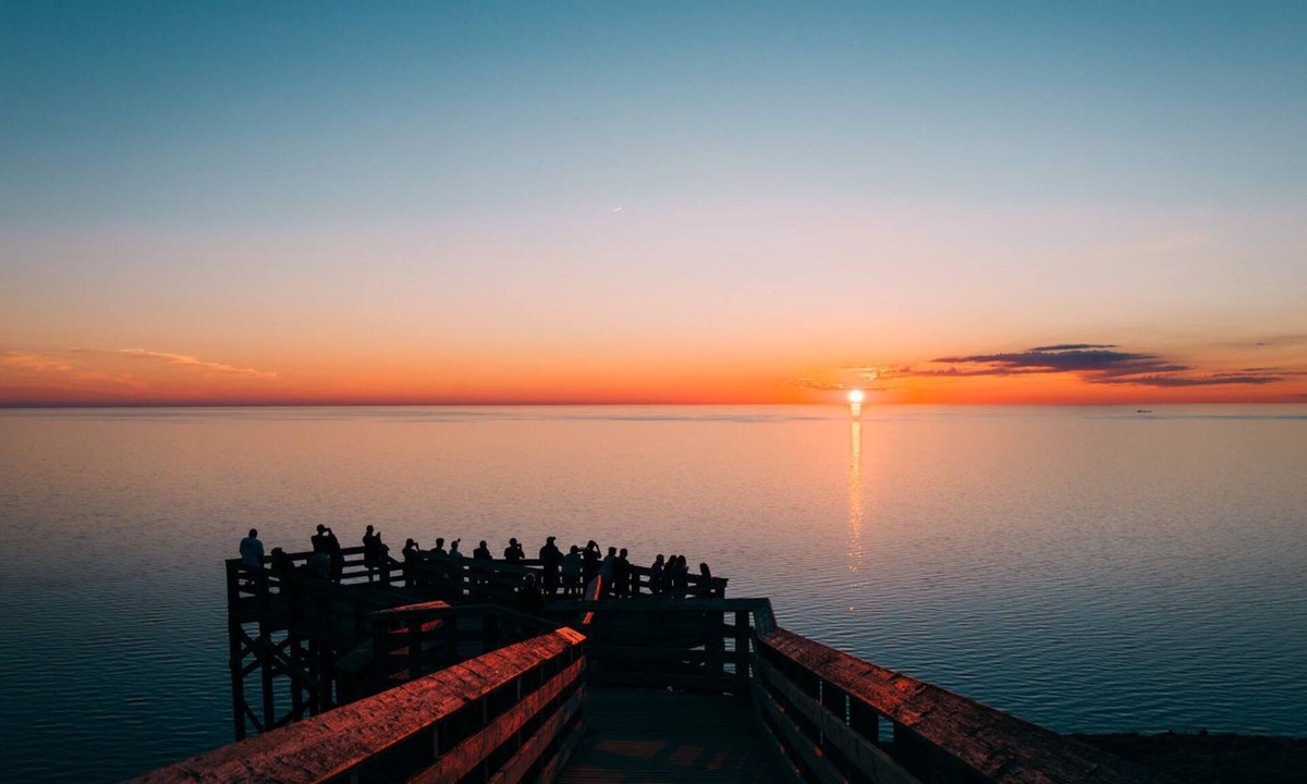 Acme Condo | ☀ Beach Haven Studio Lake View Condo @ The Shores