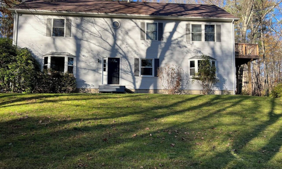 Cornwall House | Beautiful and Roomy Country Setting