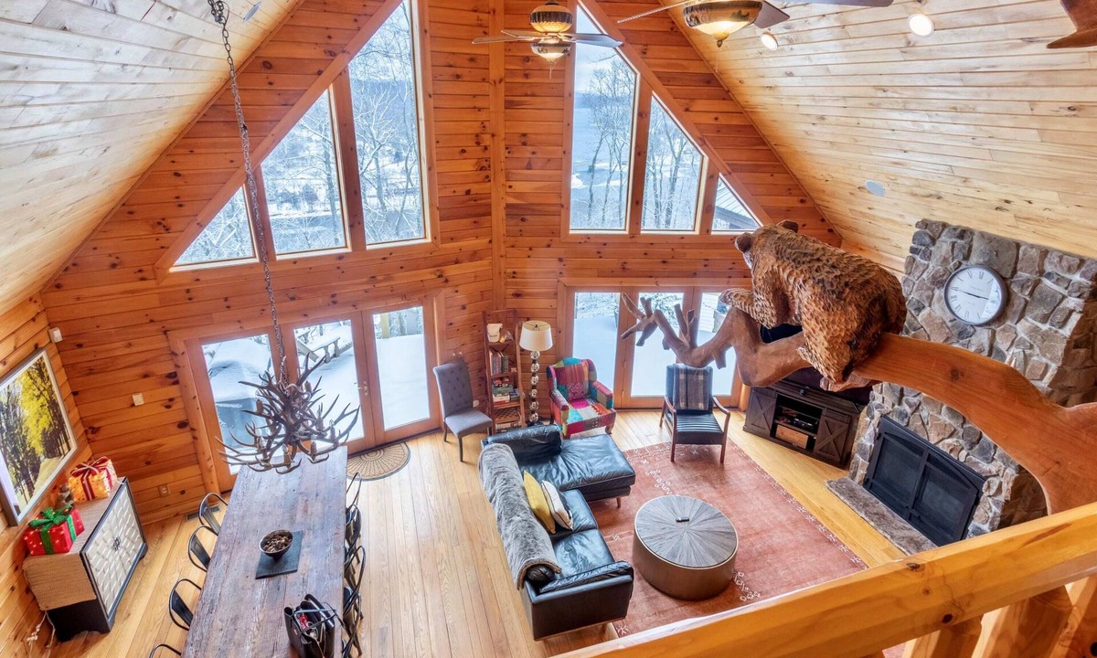 McHenry Ski Chalet | Bella Vista! Best Views-Hot Tub-Peloton-EV Charger