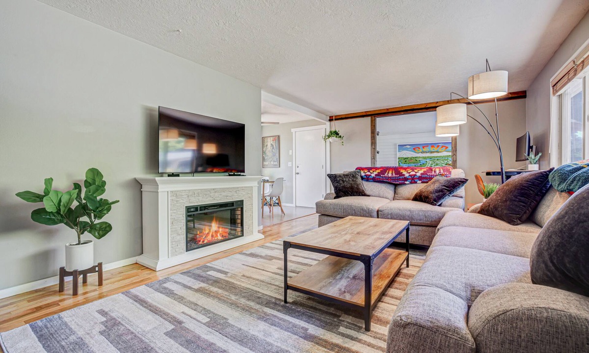 Orchard District House | Bend Adventure Retreat ~ Hot Tub, Movie Room & Near Downtown