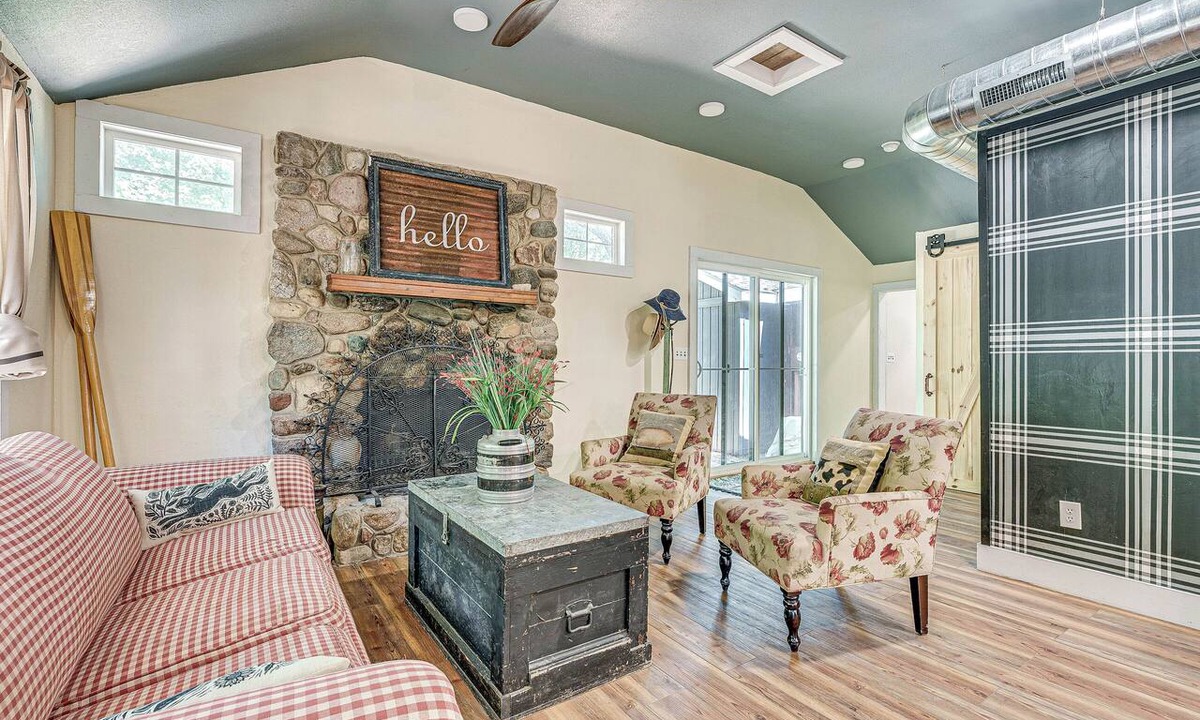 Riverside House | Benton Harbor Home 3 Mi to Beach: Grill & Yard