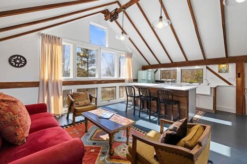 Three Oaks Apartment | Berrywood Loft