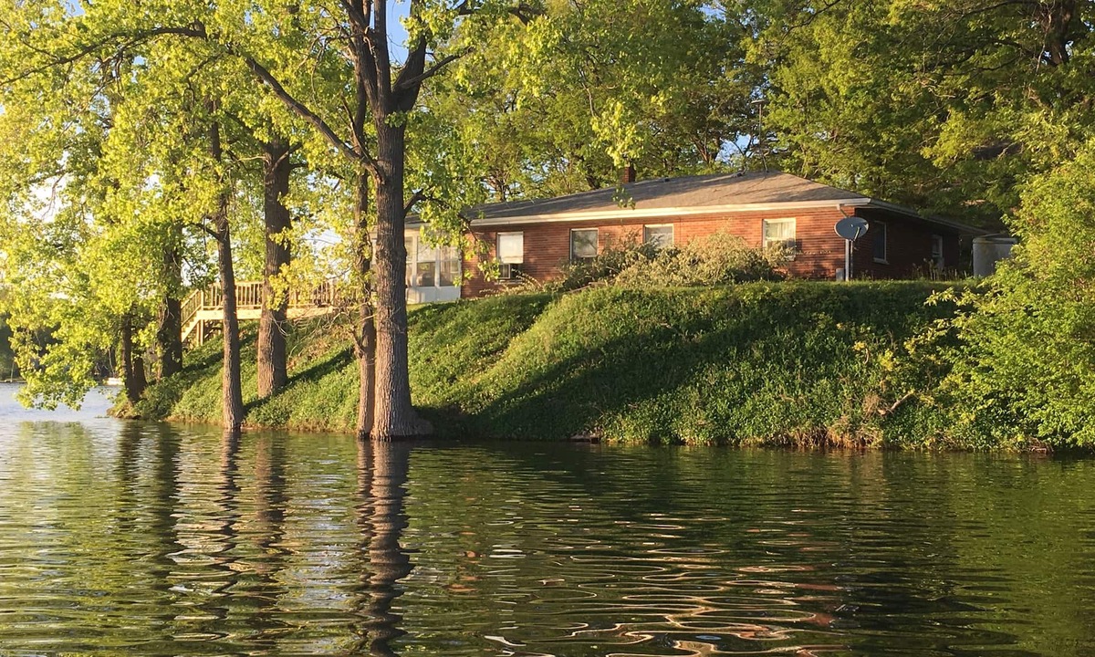Delton House | Best Spot on the Lake With Panoramic lake Views. Pontoon boat rental available