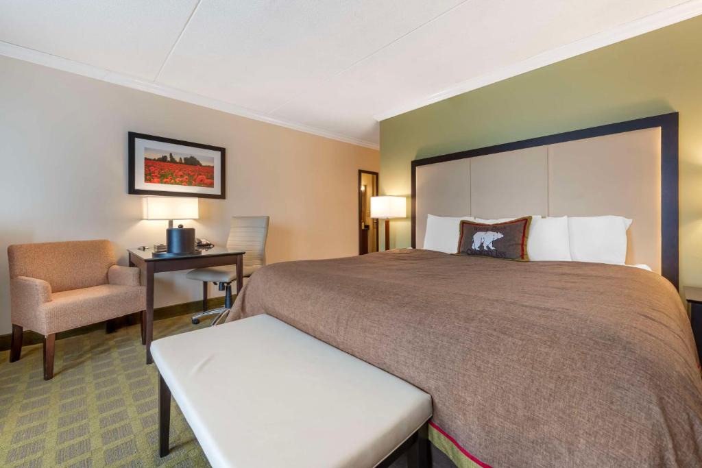 White Bear Lake Hotel | Best Western Plus White Bear Country Inn