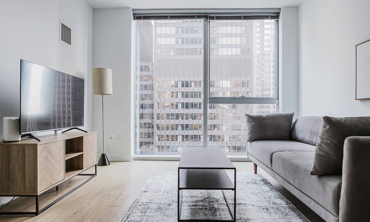 Downtown Chicago Apartment | Blueground | The Loop, pool & w/d, nr park