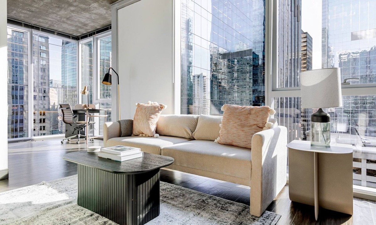 Downtown Chicago Apartment | Blueground | The Loop, pool & gym, nr Willis Tower
