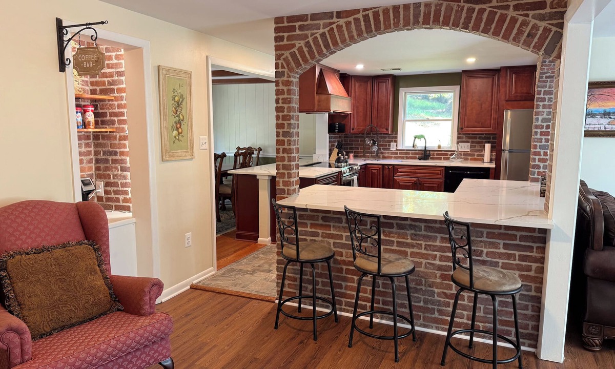 Bluemont House | Bluemont home just minutes to wineries, breweries, hiking and more!