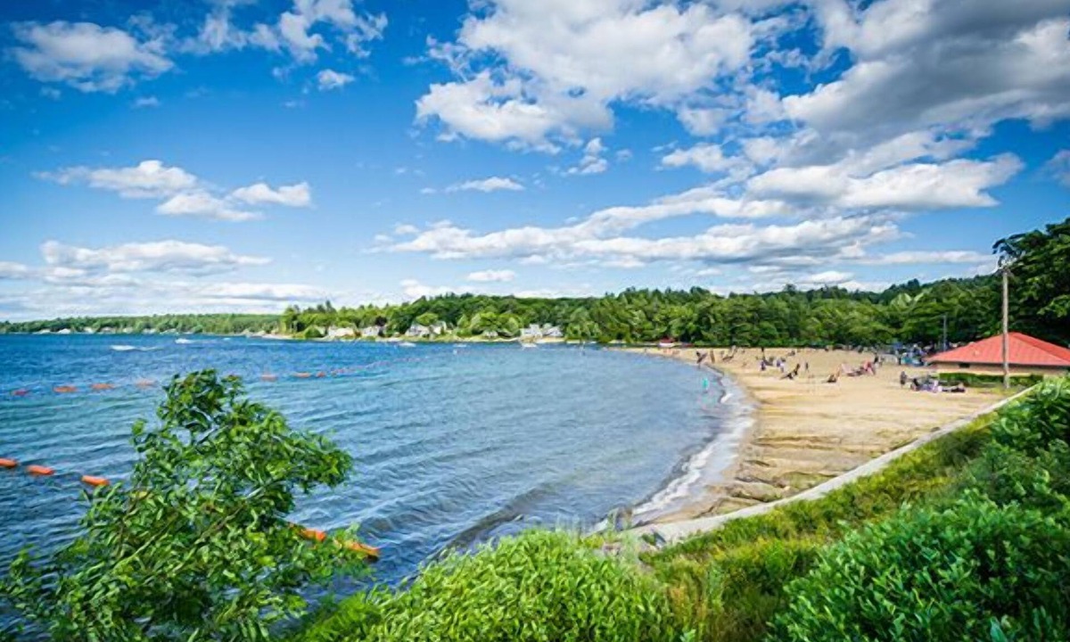Weirs Beach House | Boardwalk Breeze at Weirs Beach-By Break Away Rentals