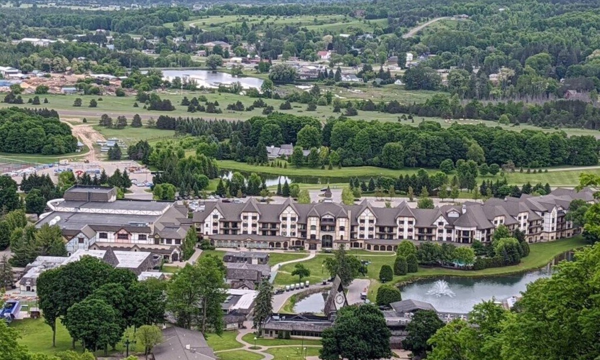 Boyne Falls Condo | Boyne Falls | Ski & Pool Access | Mountain Adventure Stay
