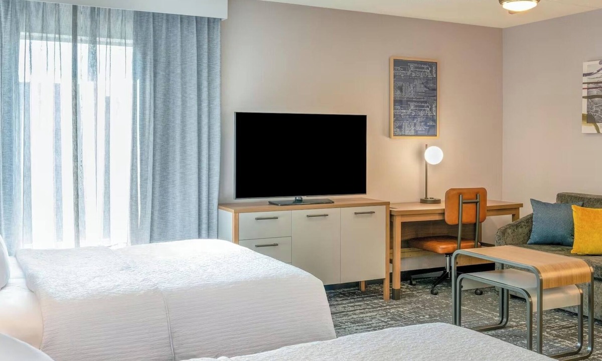 Canonsburg Hotel | Bright & Modern Two-Queen Studio Trio – Great for Family or Work Trips