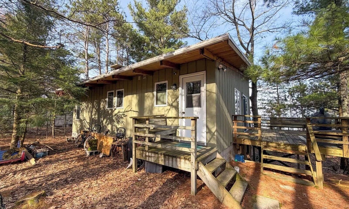 Kewadin House | Burns No.8 - Cottage on the Bay