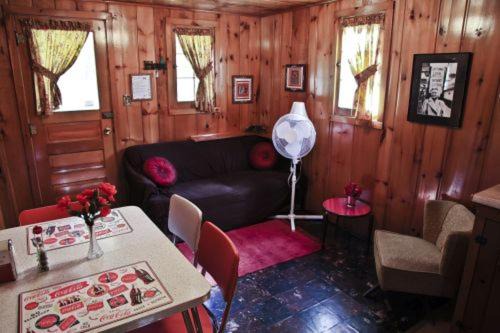 Carp Lake House | Cabin #6 - Casablanca