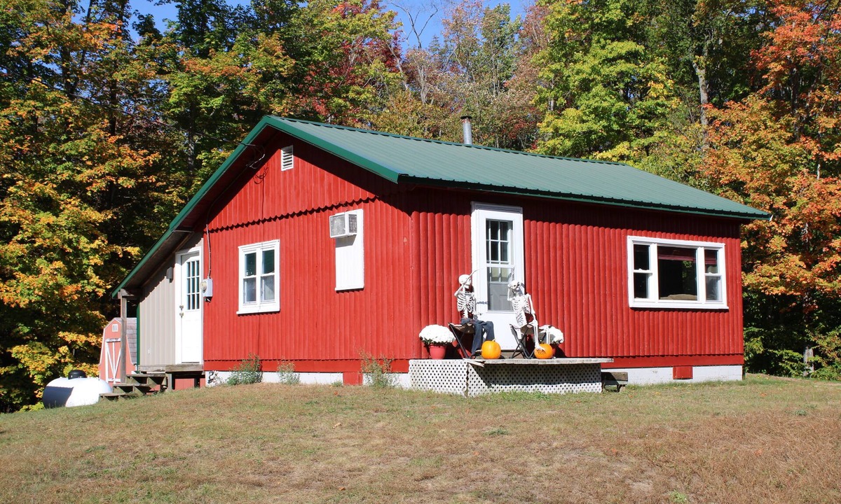 McMillan Cabin | Campbell James Cabin & Bunkhouse on the Snowmobile & ATV Trails