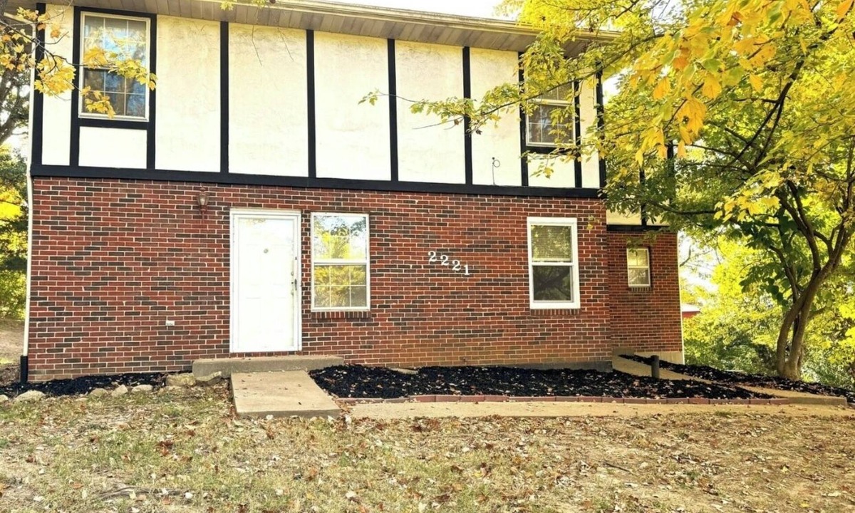 Jefferson City Apartment | Charming 2-story apartment in wonderful Jefferson City with WiFi, AC