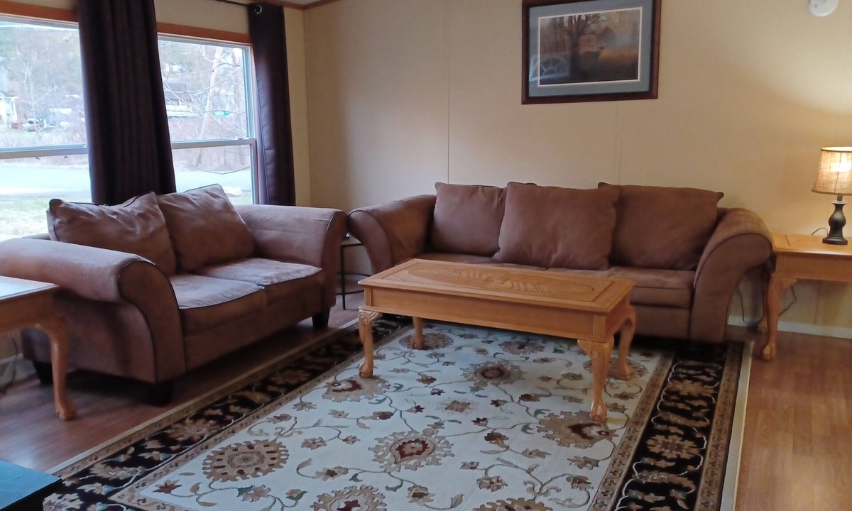 Kerhonkson House | Charming 3-bed/2-Bath with WiFi, AC in Wawarsing. Your Home Away from Home!