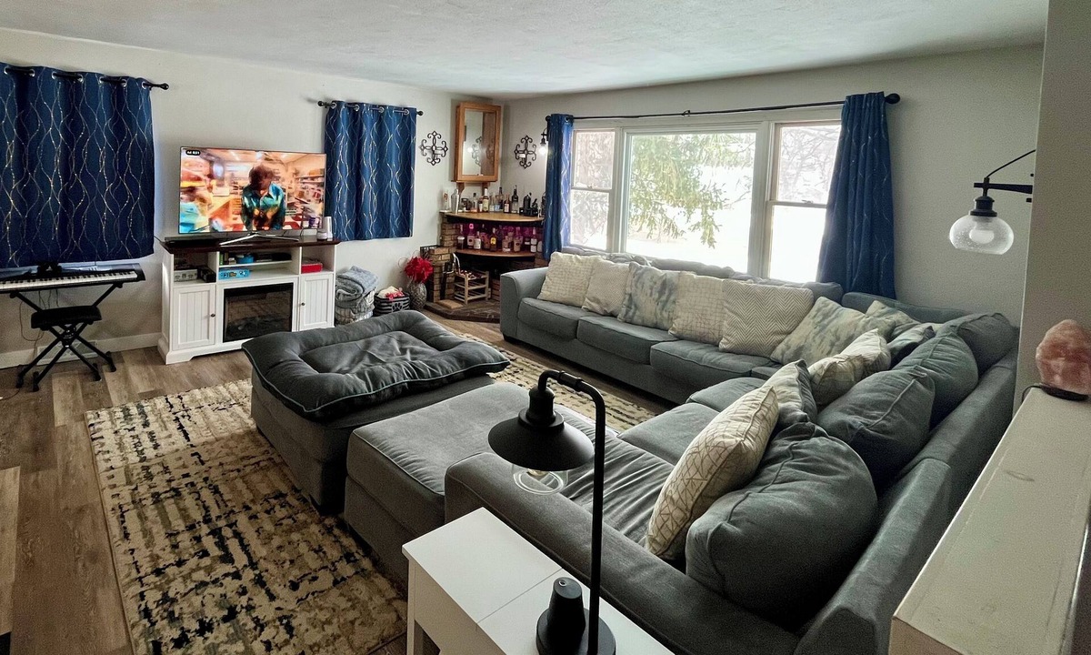 Janesville House | Charming 3-bedroom with Hot Tub