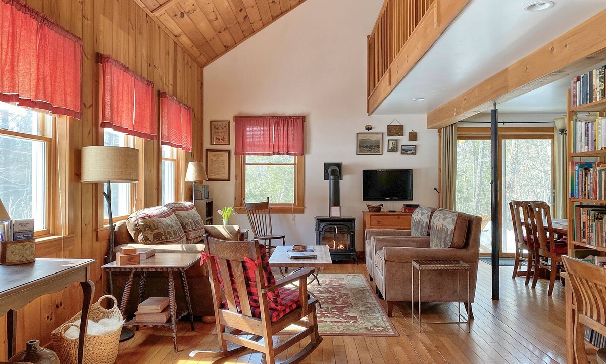 Thornton Cabin | Charming & Cozy Mountain View Cottage with River Hi-spd-wifi/pets welcome
