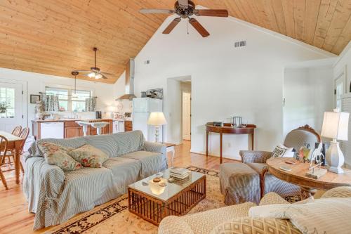 Lawley House | Charming Lawley Cottage: Deck, Fire Pit & Yard!