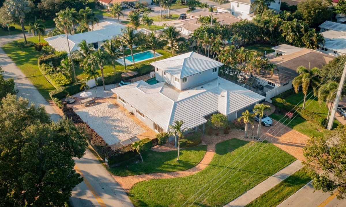 Lighthouse Point House | Click-for-FUN: -Beach Volleyball -Pop-a-Shot -Pool Table -BocceBall -Foosball+