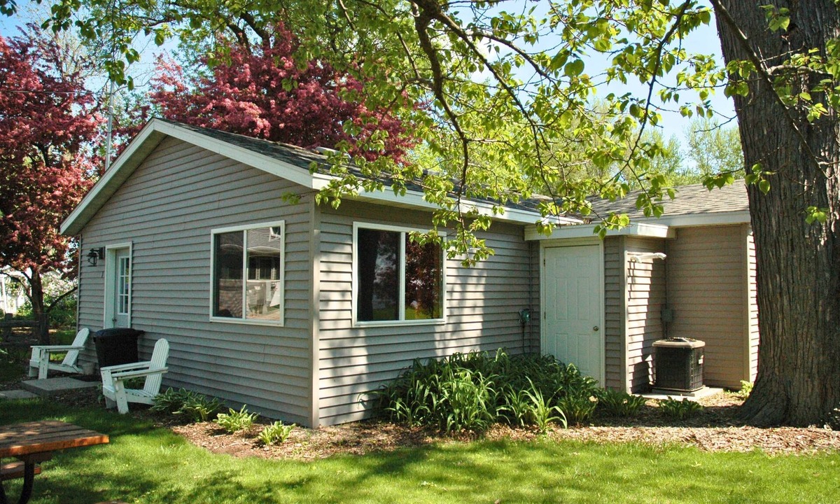Fox Lake House | Cottage 1 on Beautiful Fox Lake!
